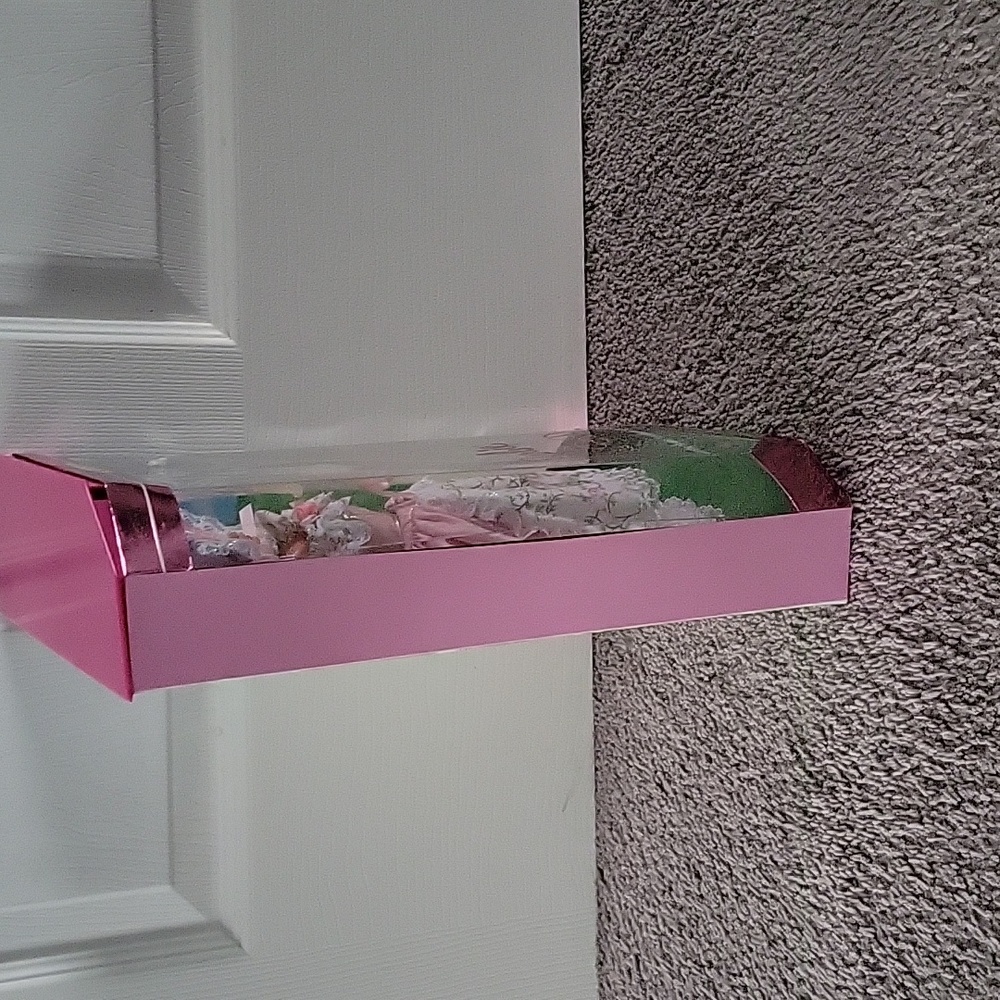 Little Bo Peep Barbie - Picture 4 of 8